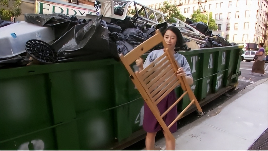 “省钱狂魔”20年不买内衣,厕纸晾干重复用,靠自己在纽约买套房