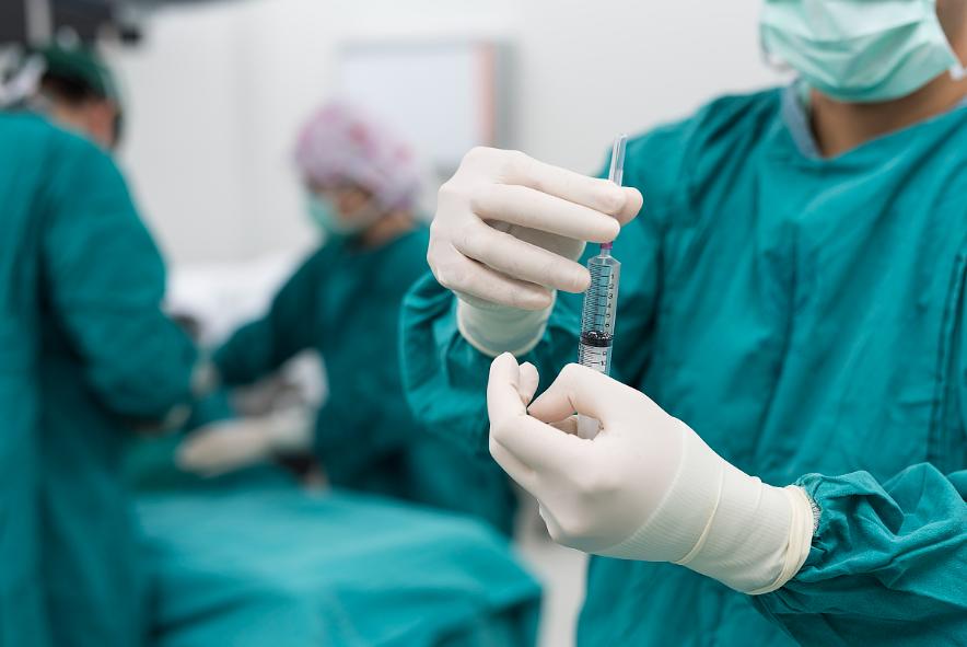 祸害女性的“液体快乐丸”是什么？几滴就会昏迷，不记得发生过程