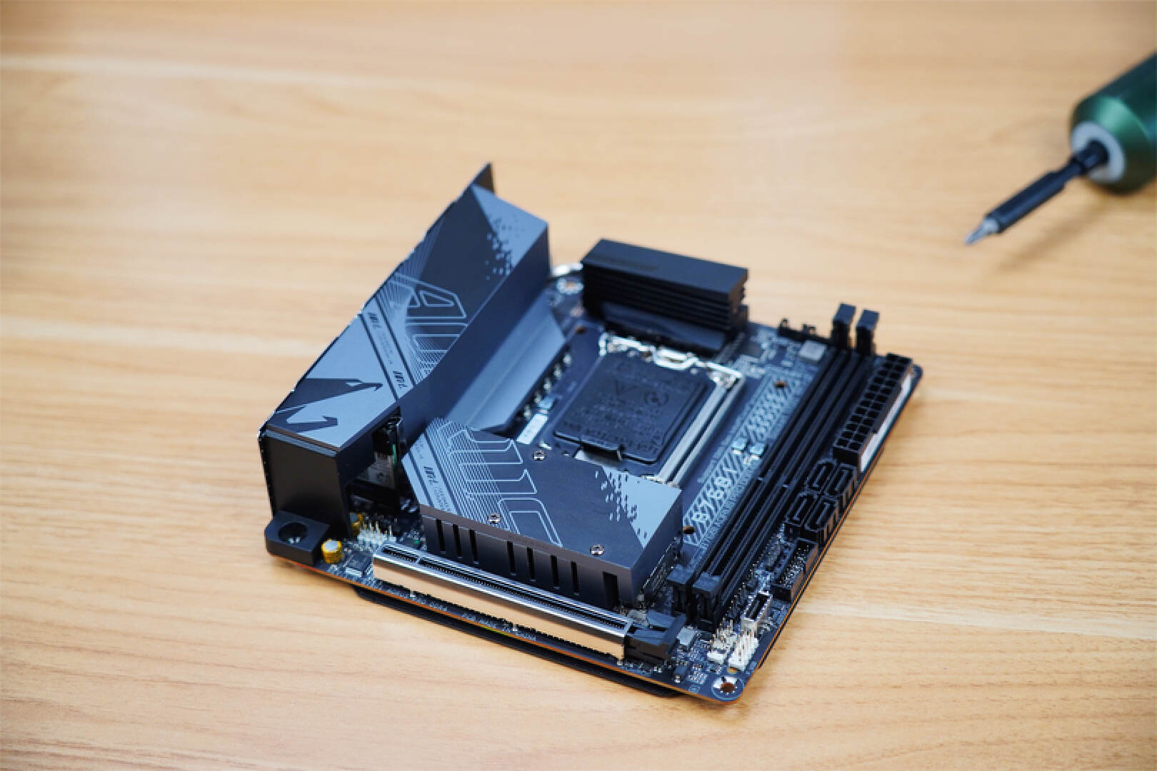 技嘉b760i迷你雕用什么散热器,技嘉b760小雕主板配13代i5