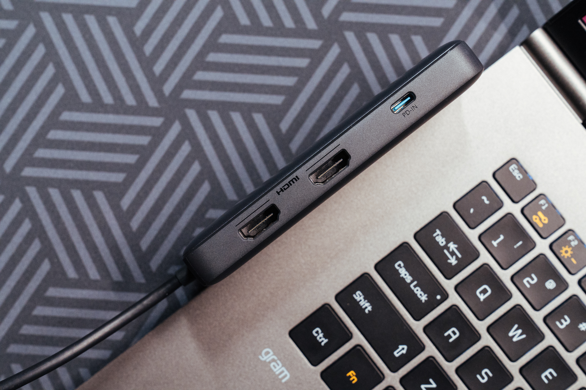 自己办公桌面布置,最简单的办公室桌面布置图