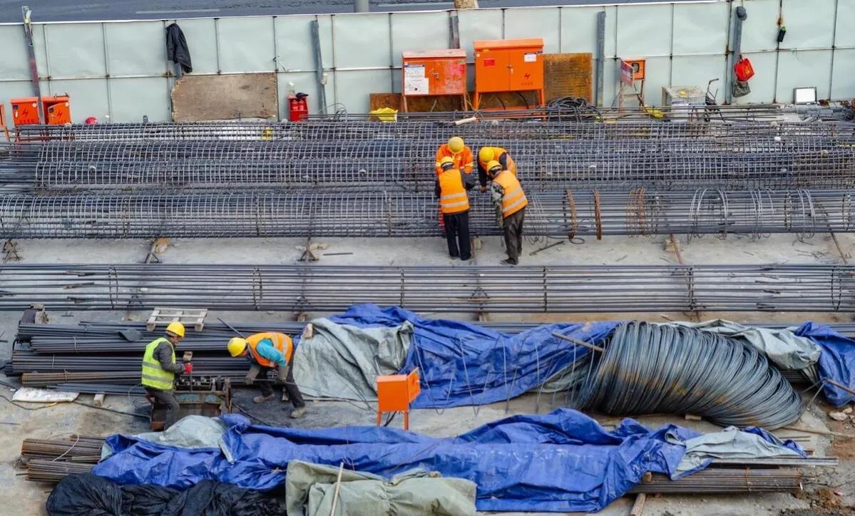 我高中毕业做建筑工人，因炒股被工地经理提拔为包工头，人生逆袭