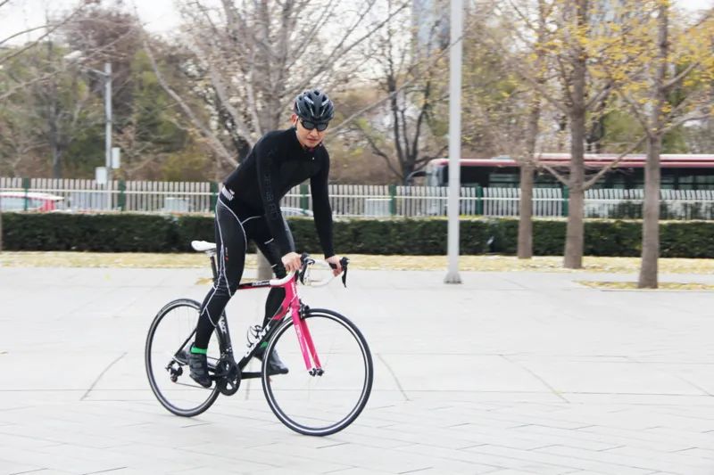 骑车大腿抽筋是什么症状,骑车抽筋怎么拉伸