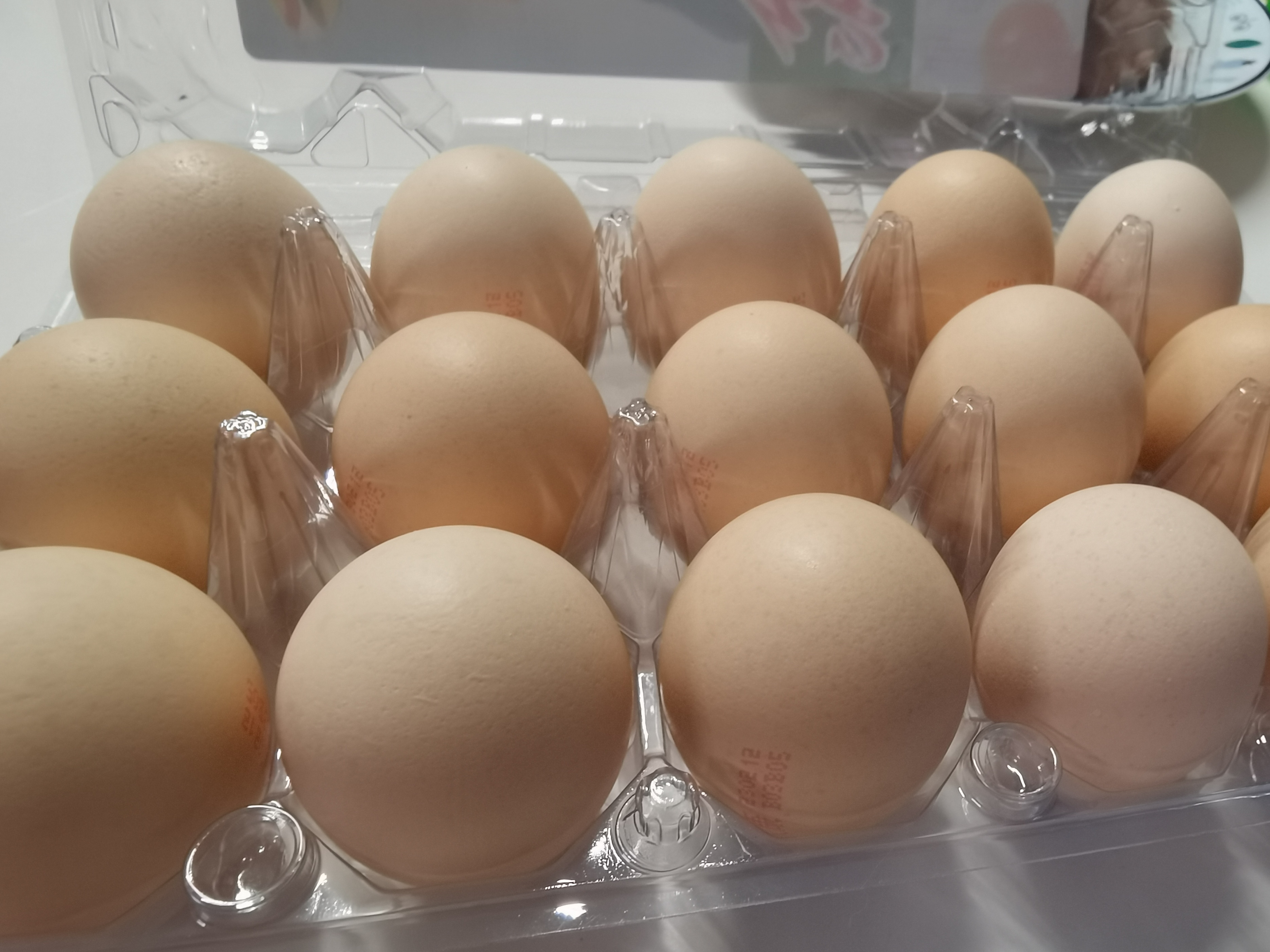 鸡蛋买回家有脏东西怎么存放,鸡蛋放在家里能保存多久