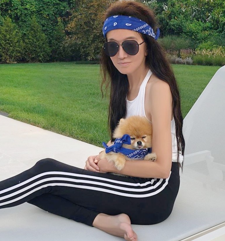 71岁王薇薇穿衣打扮,73岁王薇薇走红毯惹关注