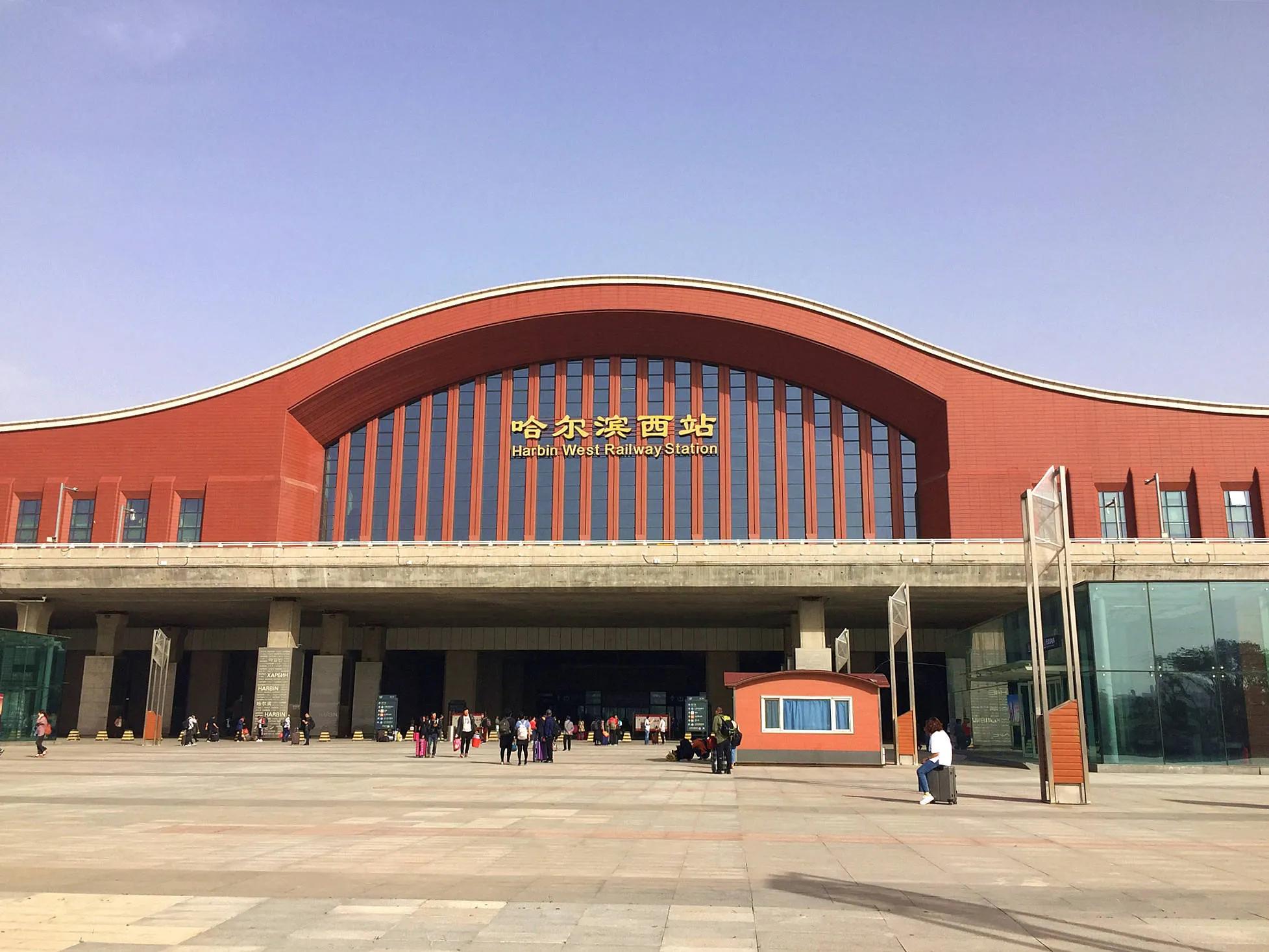 中国唯一一个有东南西北的火车站,中国大陆最南端的火车站