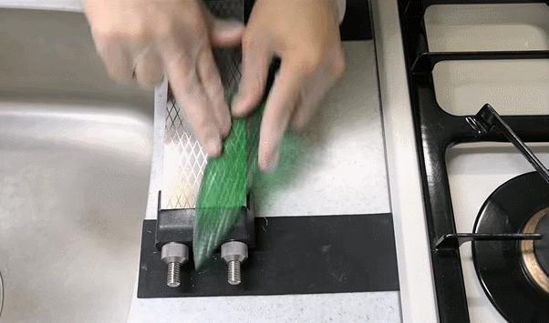 日本小哥用豆腐做刀,日本小哥铸刀全过程视频