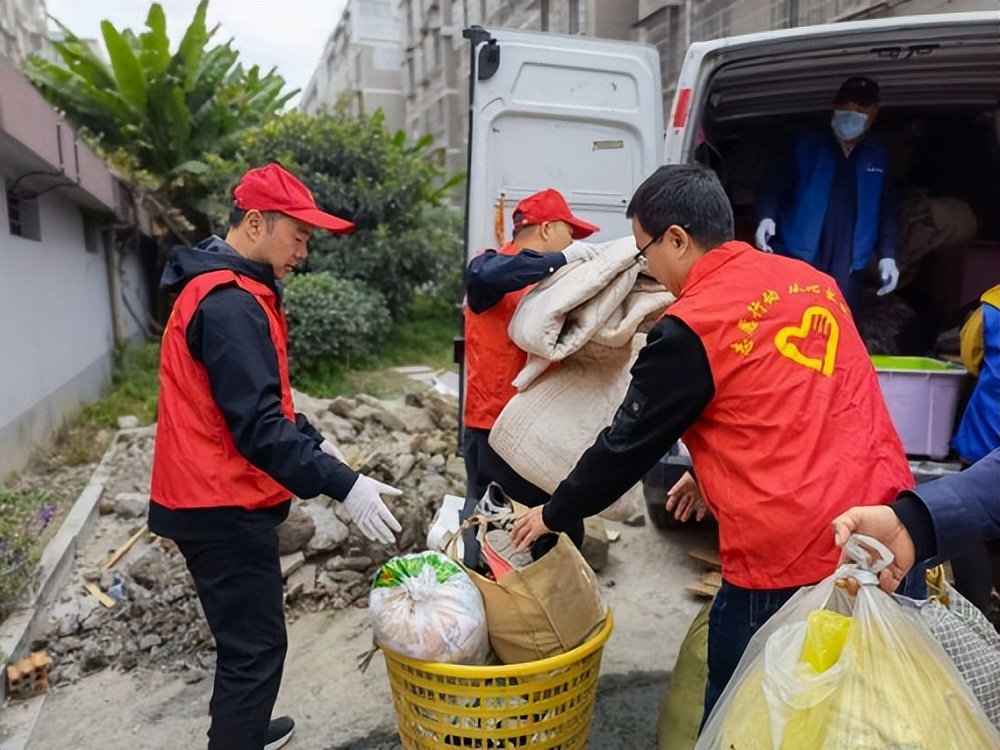 积极承担社会责任的辛有志，“香溢”助农解难题志愿筑起共富路