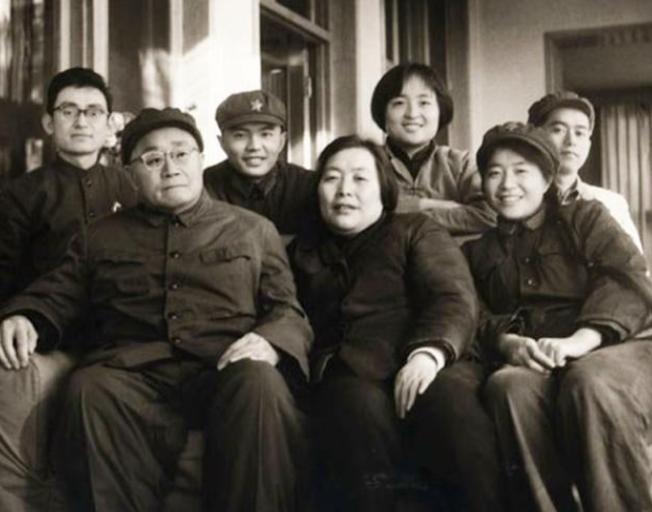 1986年*伯承刘**去世，6个孩子默默无闻，*小平邓**却说：这是好事啊