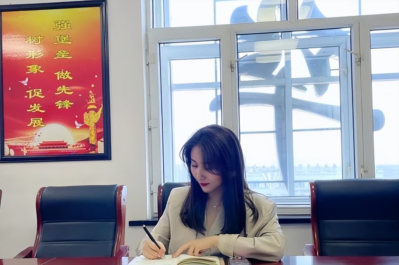 上海公务员报考条件2024,大学生报考公务员有哪些条件