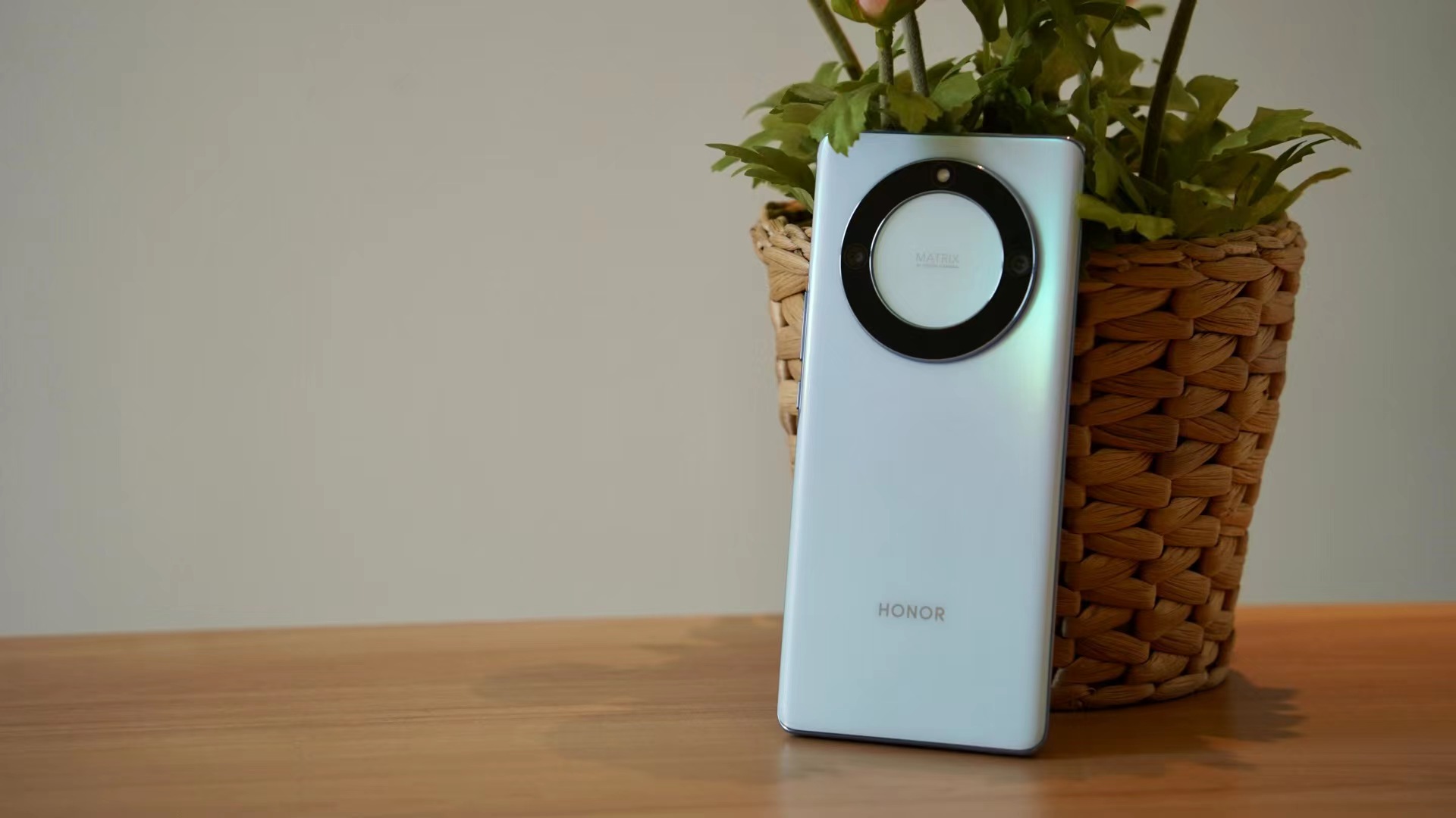 这几款手机值得入手,三款好评度高的手机实用性很强