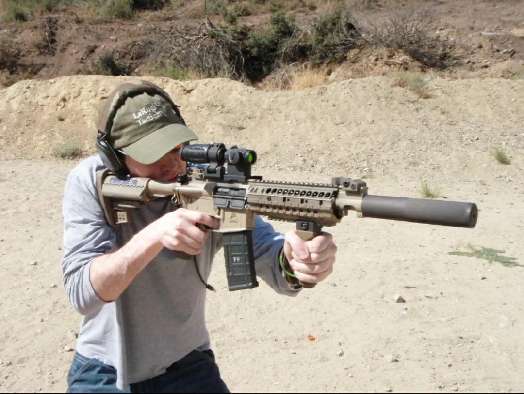 m4a1突击步枪逃离塔科夫满改,m4a1突击步枪不需要拉枪栓吗