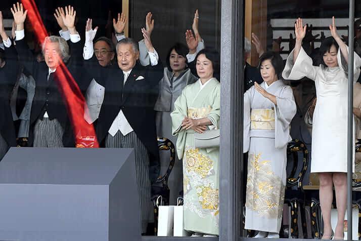 安倍遇刺身亡在场女保镖引热议,安倍妻子对安倍遇刺的反应