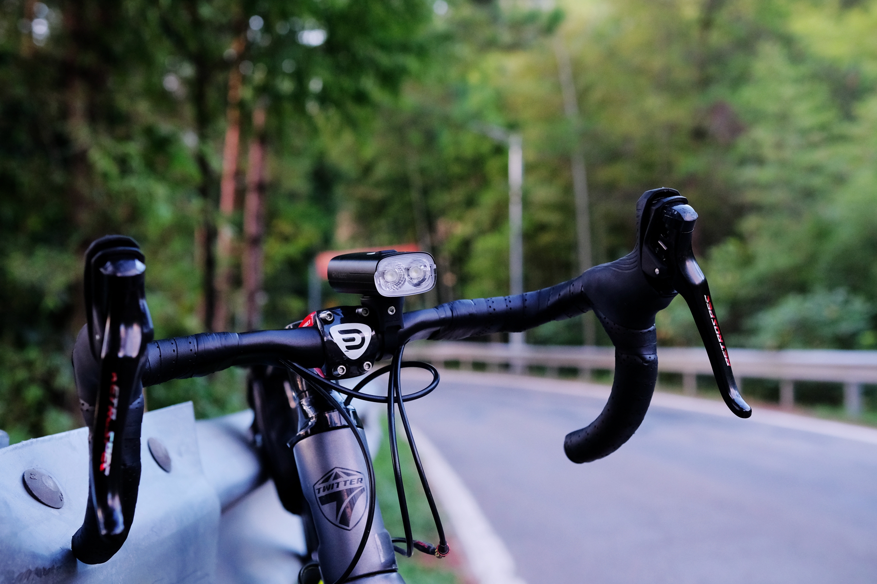 前行的路一片坦途,前行的道路一片光明