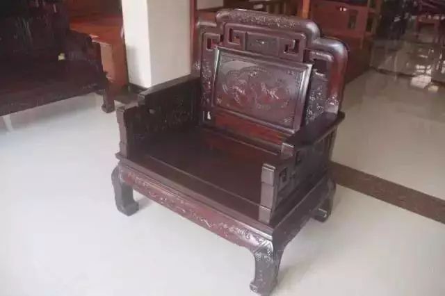 花10多万买的非洲酸枝家具，根本不是红木家具，只是非洲杂木