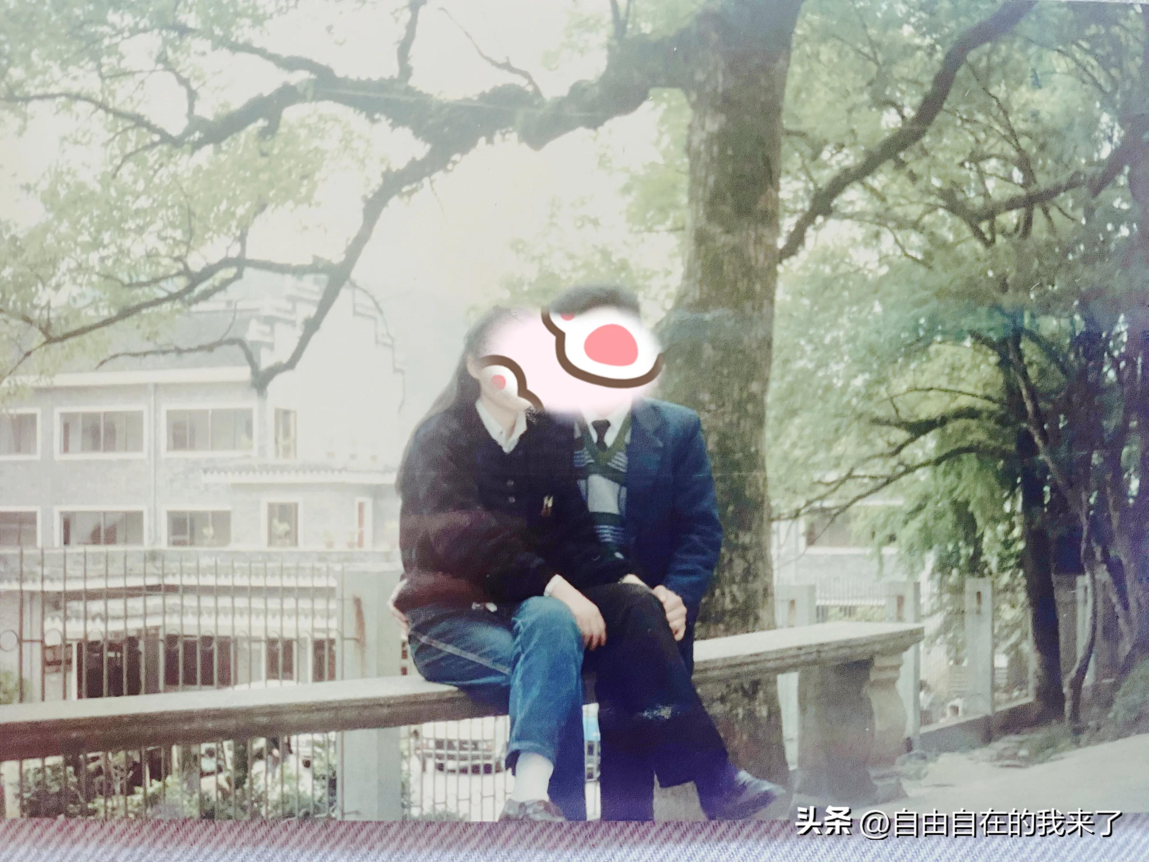 三十多年前，和老头恋爱时去奉化溪口游玩，买的爱的信物珍藏至今