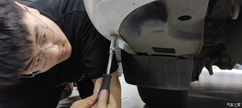 雷克萨斯lx570巅峰限量版越野改装,雷克萨斯LX570内饰改装套件