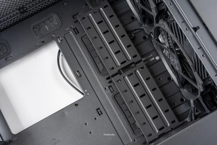 微星z690刀锋可以用1070ti吗,微星z690刀锋钛对比吹雪