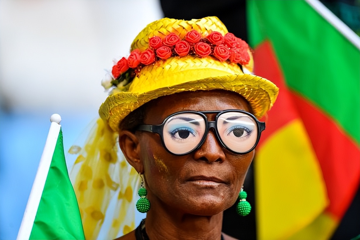 世界杯奇装异服,世界杯观众席奇葩装扮