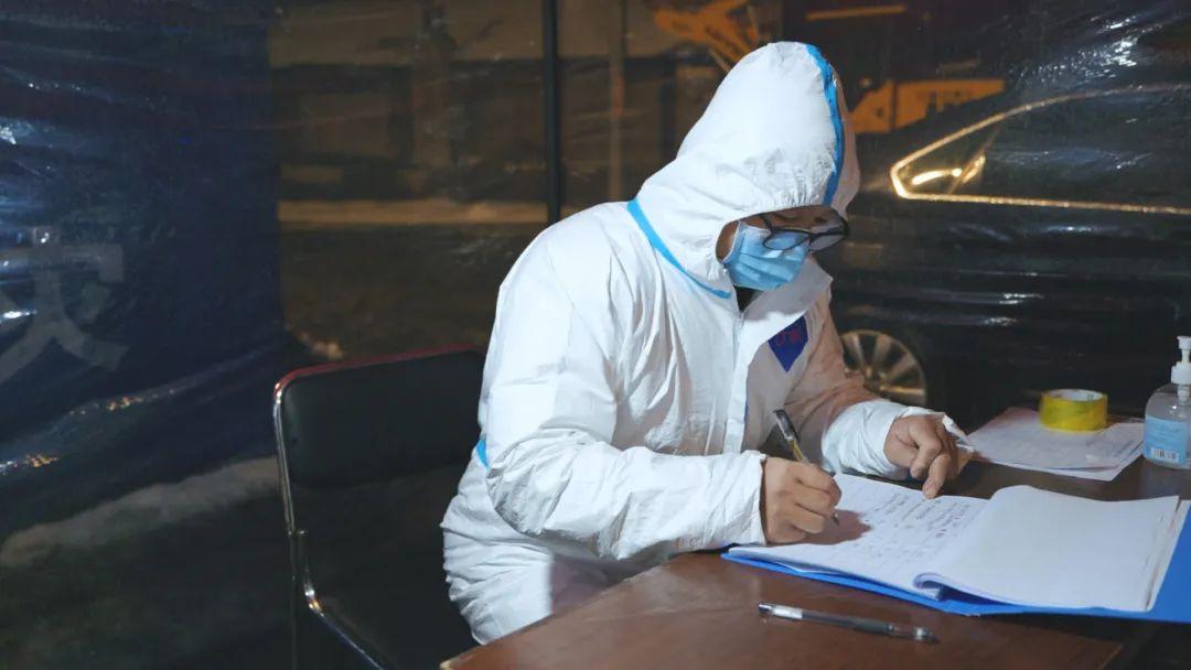 向坚守基层一线的最美劳动者致敬,致敬每一位坚守平凡岗位的劳动者