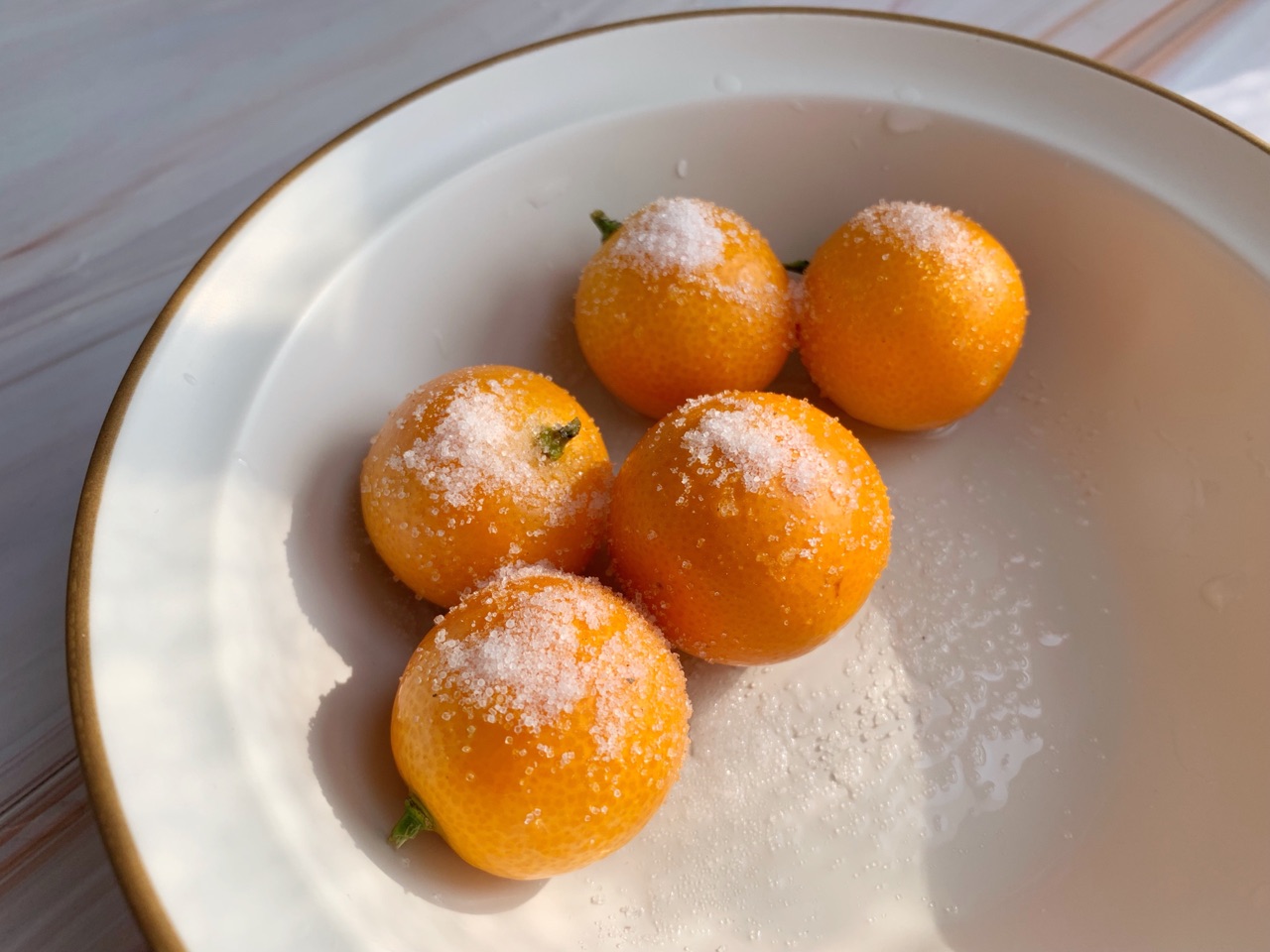 煮银耳为什么不容易出胶,煮银耳糊锅还能吃吗