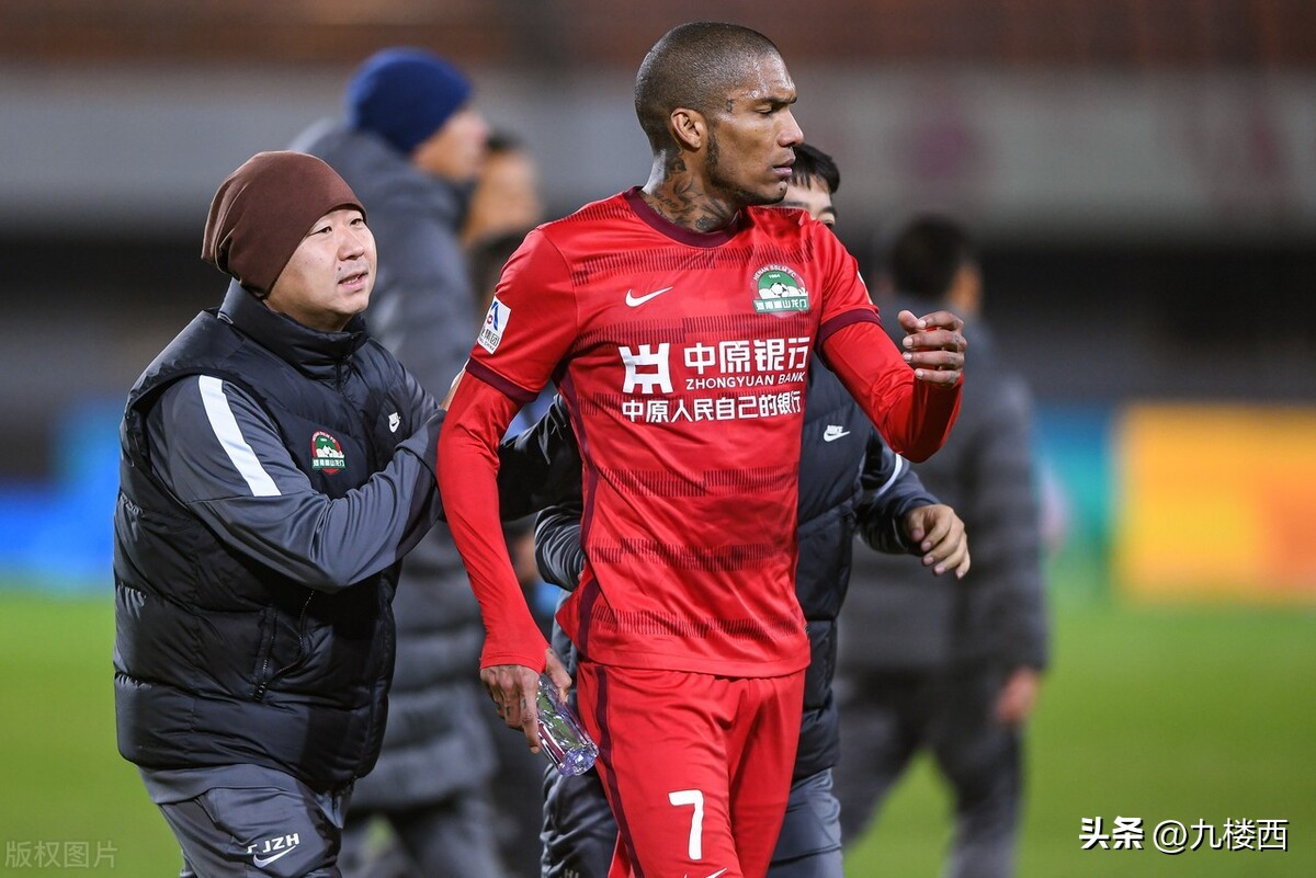 河南艰难：禁赛一年废了多拉多，联赛收尾再废卡兰加，专治不服？