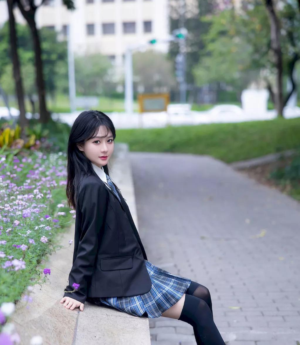 俏皮萝莉学院风,萝莉校园风美女