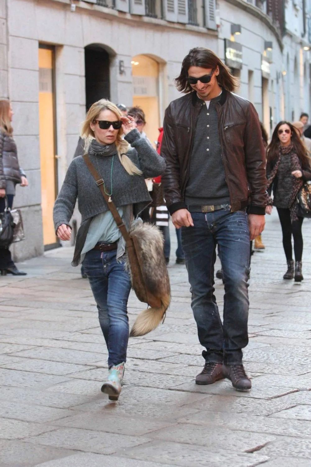 相爱20年不结婚，这对姐弟恋火了！网友：一物降一物，孤狼配悍妇