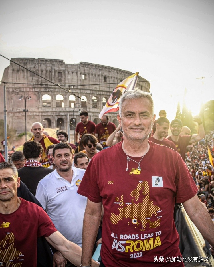 穆里尼奥切尔西激情庆祝,穆里尼奥2004年波尔图激情庆祝