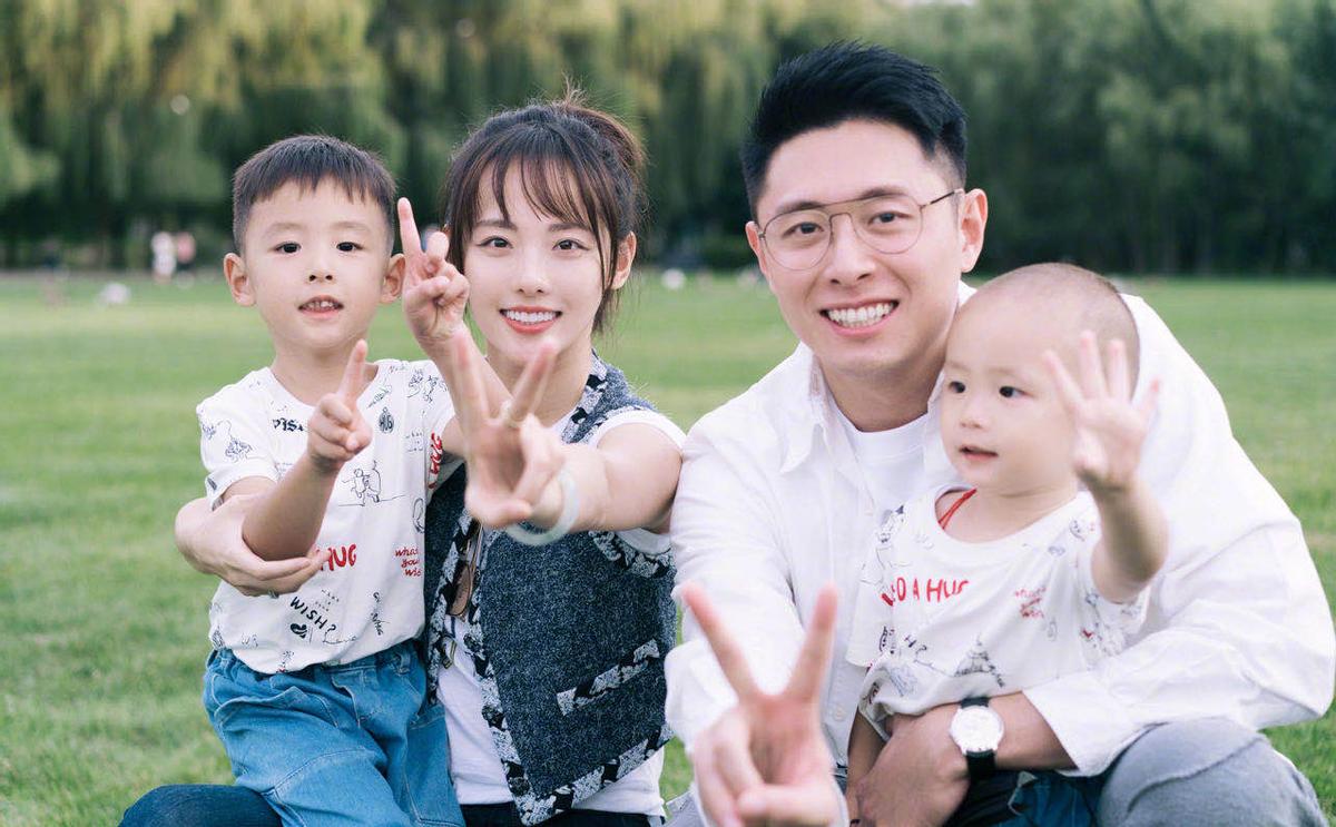 结婚8年生两子却未办婚礼，起底张嘉倪与买超的“婚变始末”