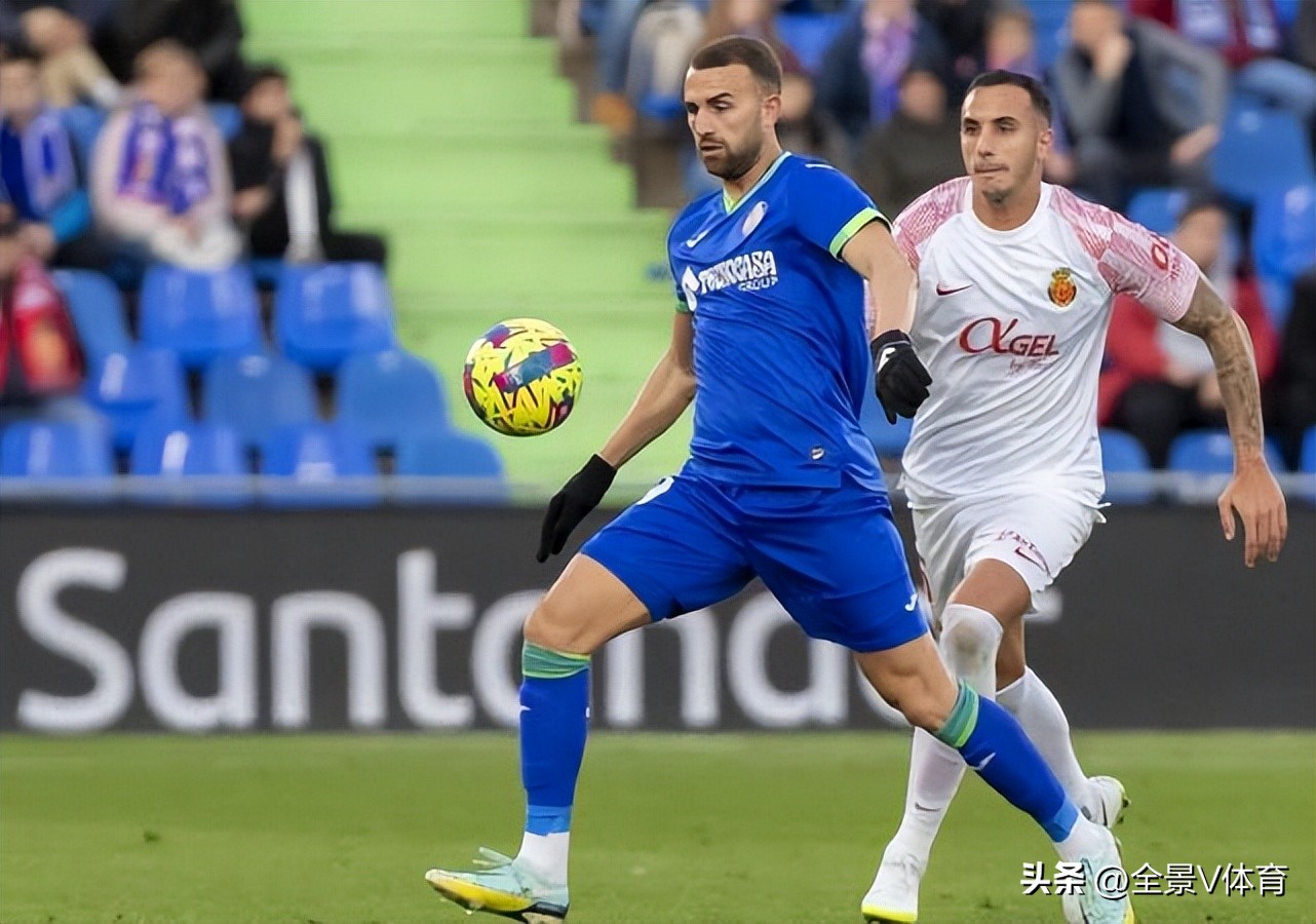 西甲皇马6-1马洛卡本泽马2传2射,本泽马造四球助皇马登顶西甲榜首
