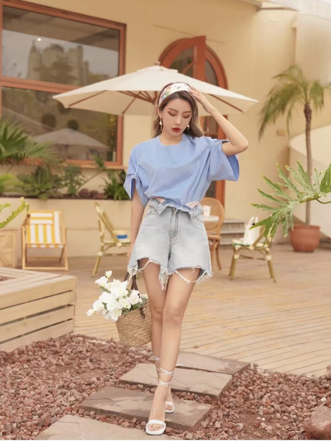 蓝色牛仔短裤女搭配,蓝色高腰牛仔铅笔裤