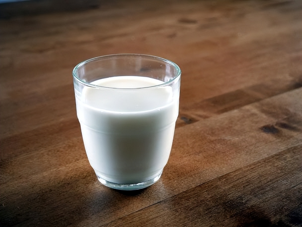 老人喝牛奶与不喝牛奶的区别,喝牛奶与不喝牛奶老人有什么区别