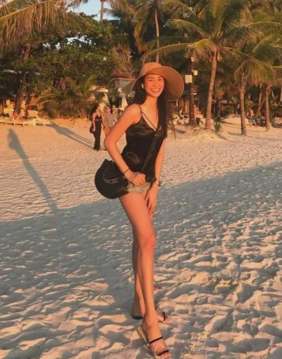 23岁空姐和11名男子跨年聚会后，被发现死于酒店浴缸，死因为何？