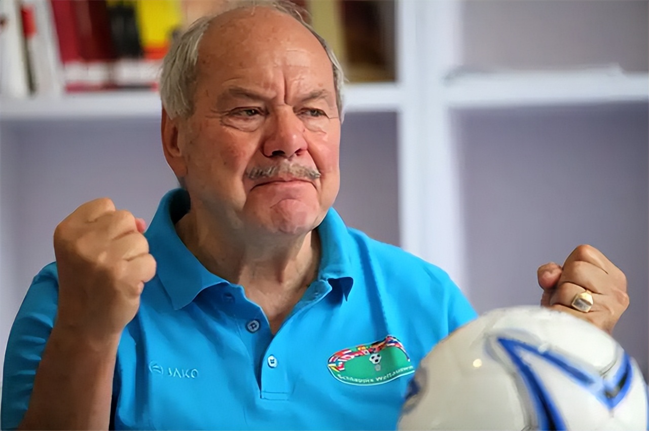 “国际*子骗**”施拉普纳：万人吹捧上春晚，球队爆冷万人嫌