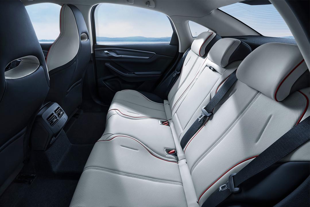 比亚迪驱逐舰05dm-i路首试,比亚迪驱逐舰05属于a级车吗