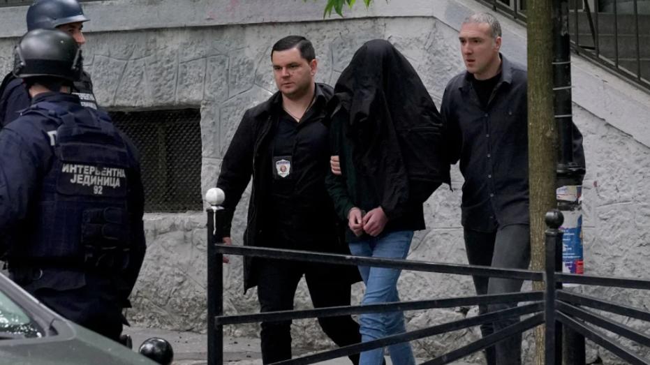 塞尔维亚边境大乱，欧洲又要打仗？北约逼宫武契奇，目标直指中国