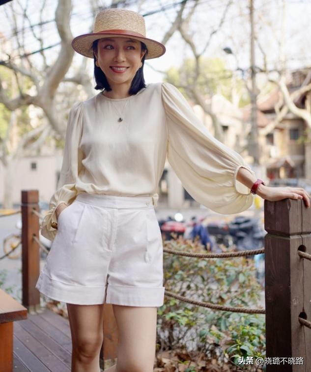 比t恤清凉比衬衫撩人,比t恤更高级减龄的是什么穿搭