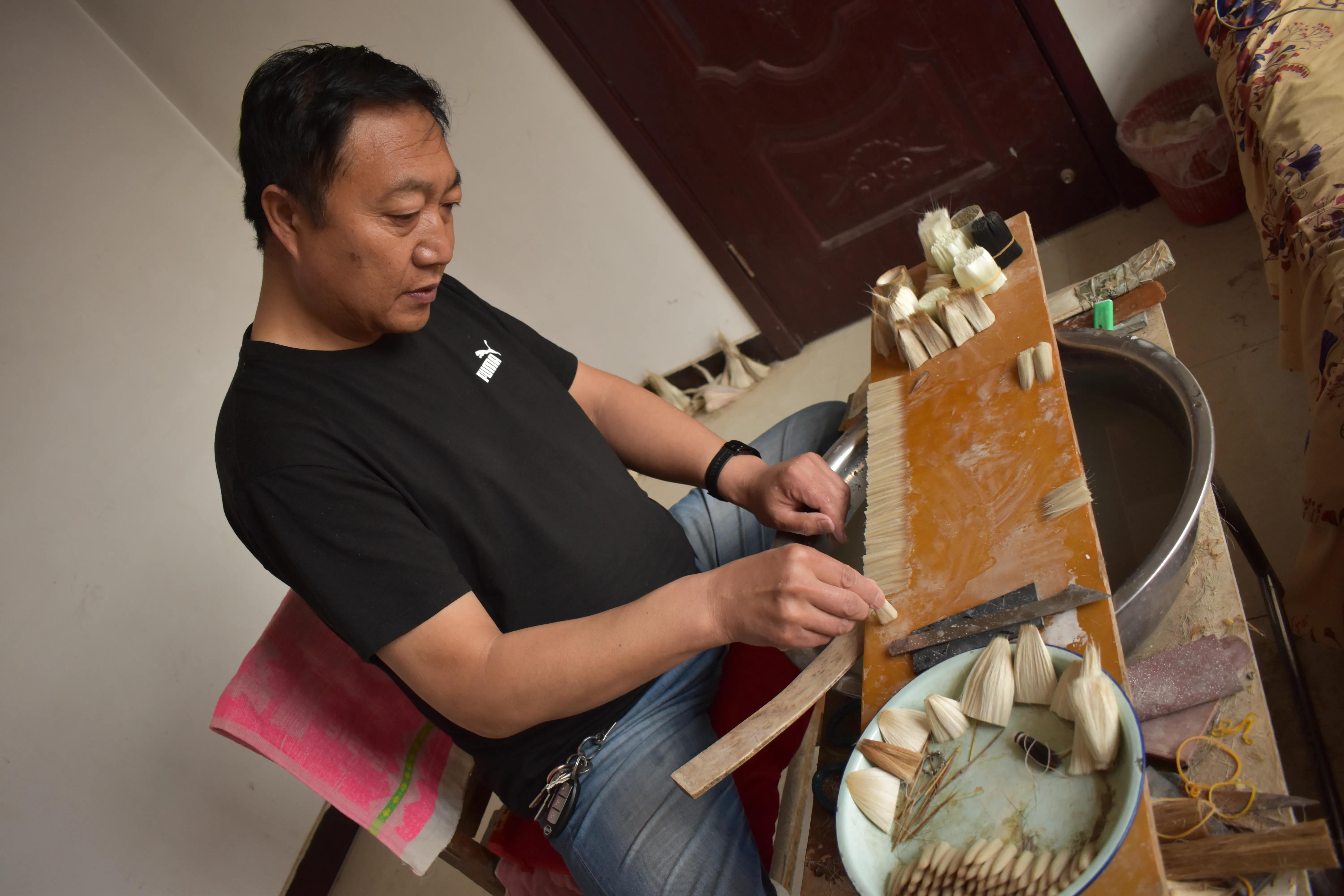 任丘市草帽崔毛笔｜第三代传承人崔志刚