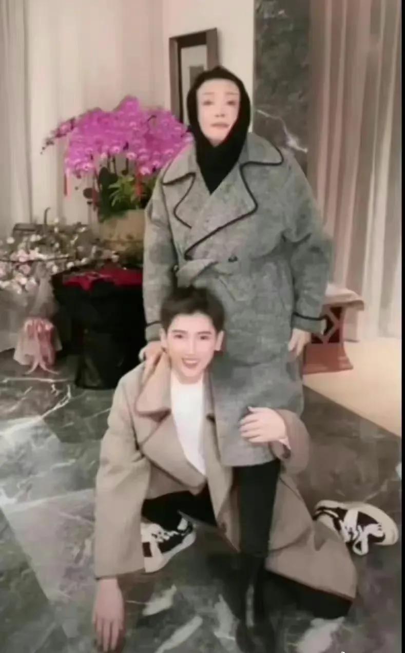 具俊晔跟妈妈给大s买礼物,具俊晔第一次见大s妈送什么礼物