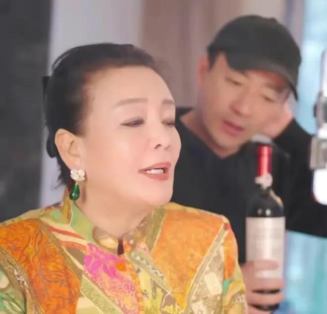 卖惨还是真惨？张兰膝盖红肿流脓不忍直视！