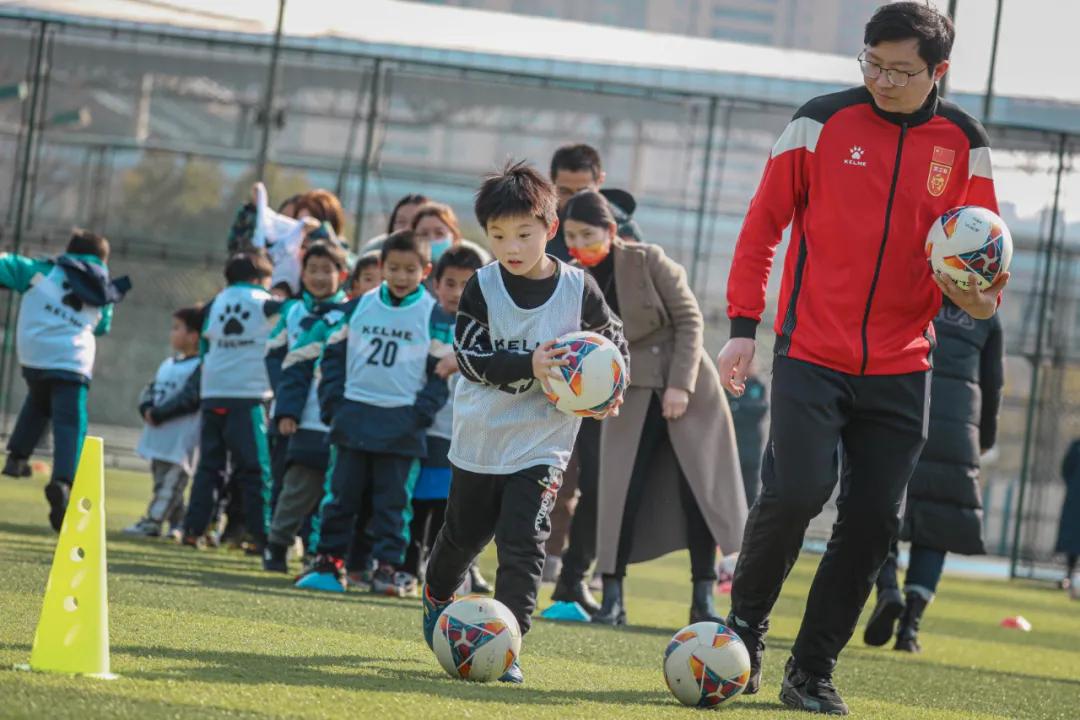 助推校园成长公益足球计划,助力校园体育发展