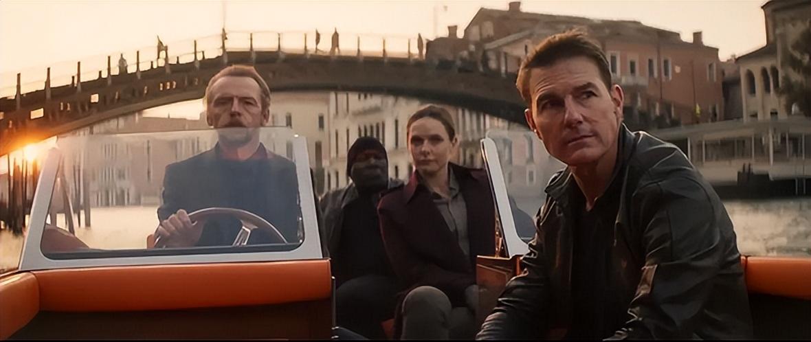 碟中谍7阿汤哥有多拼,碟中谍7阿汤哥上演惊险飞行