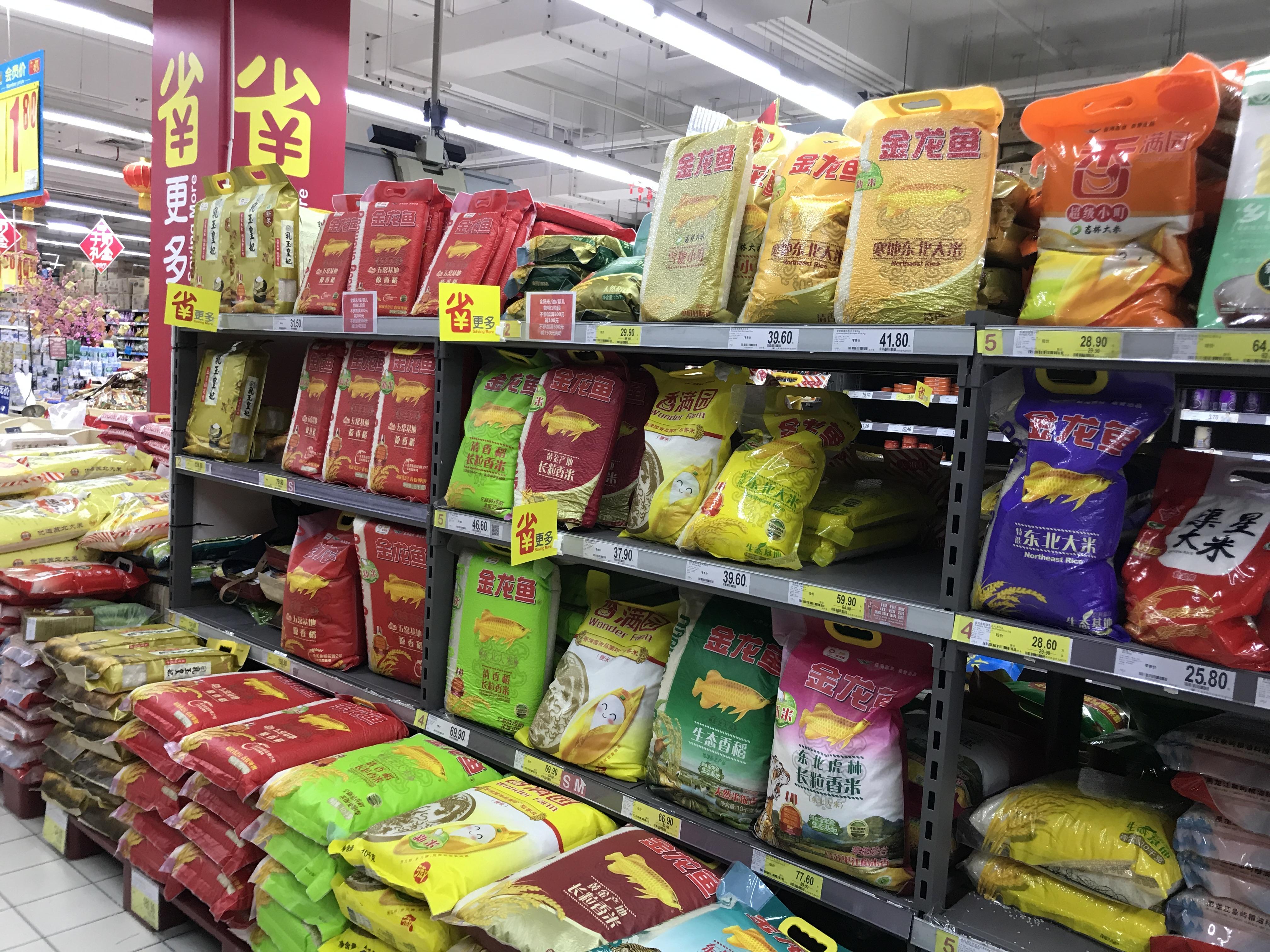 买大米时，先不管贵贱啥牌子，认准米袋“4行字”，就是好大米