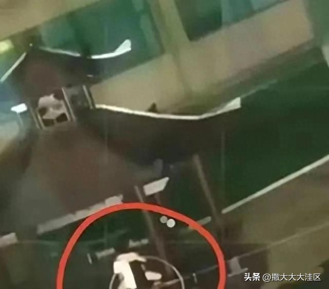 一段59秒的不雅视频在网络上流传，引起了众多网友的关注和热议