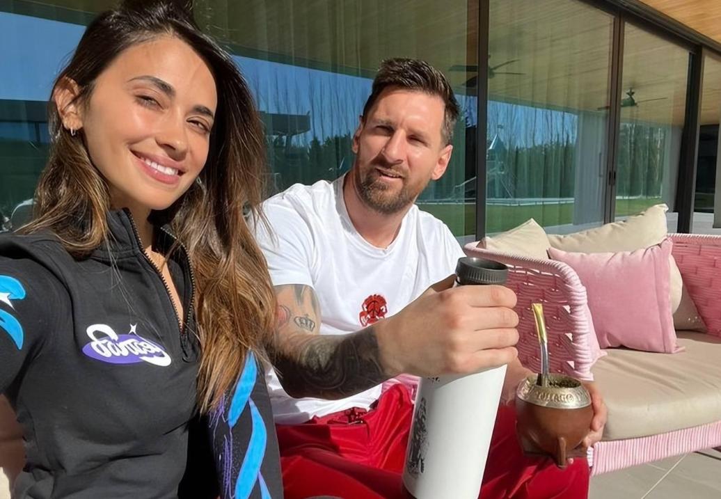 梅西夫妇视频,梅西与安东内拉的恩爱时刻