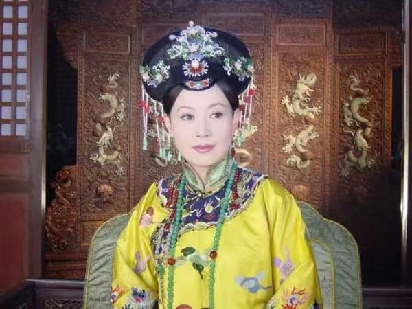 孝庄秘史玉儿为什么嫁给皇太极,孝庄秘史大玉儿帮皇太极批奏折