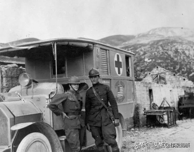 海明威两次坠机,海明威一战