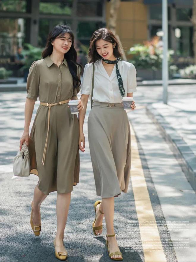 中年女性怎么穿的减龄又有职业感,中年女人减龄的穿搭