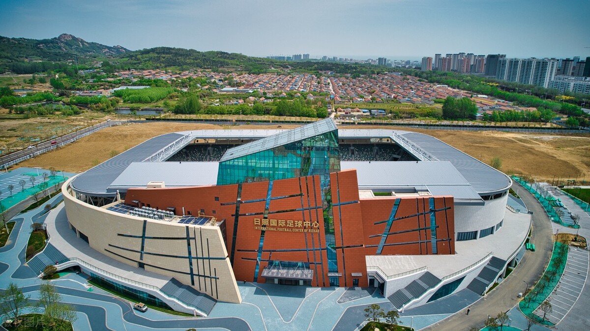日照国际足球中心体育场在哪,日照国际足球中心主场馆容纳人数