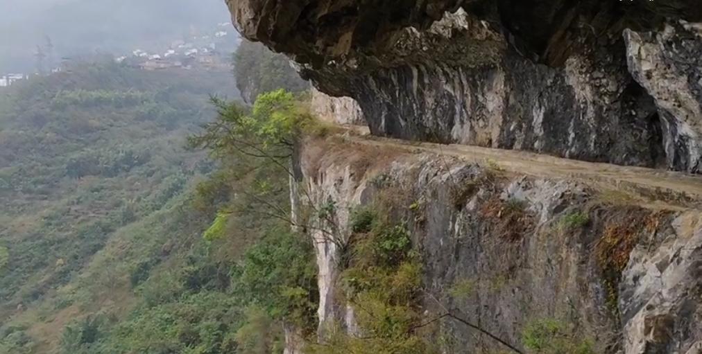 云南盐津县天路,云南盐津悬崖绝壁上的一条道